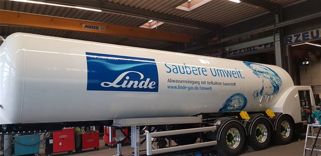 Linde Tankauflieger mit Umweltmotiv