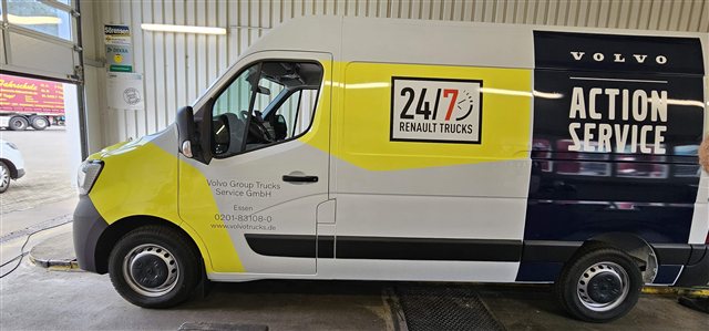 Volvo Action Service Transporter in Seitenansicht
