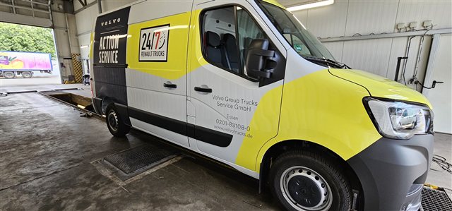 Volvo Action Service Transporter in Frontansicht