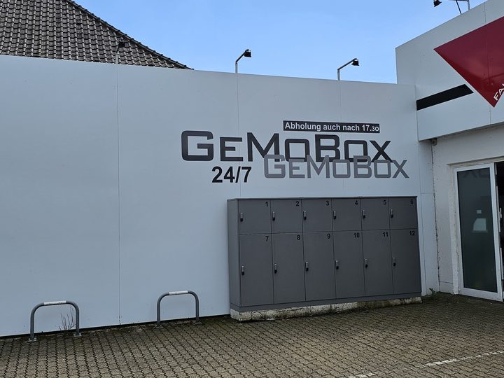 GeMoBox Fassadenbeschriftung